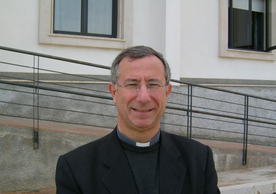 Il vescovo mons. Pino Caiazzo