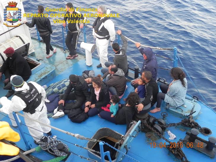 Convalidato l'arresto delle tre persone accusatedi aver guidato un gruppo di migranti a Reggio Calabria