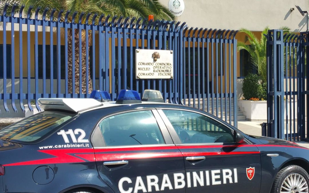 Pregiudicati rapinano autotrasportatore: due arresti