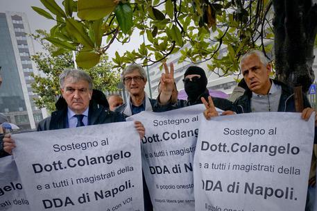 Napoli, flash mob a sostegno del Procuratore Colangelo minacciato