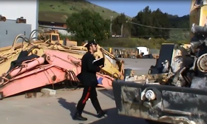 VIDEO – Catanzaro, scoperta officina con autolavaggio  in violazione di diverse leggi ambientali