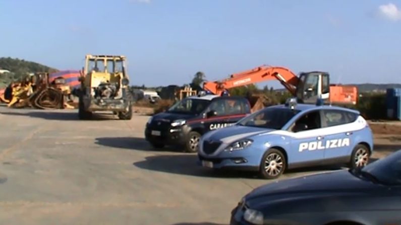 Avevano allestito un'officina e autolavaggio a Catanzaroma non rispettavano le norme ambientali, scatta il sequestro