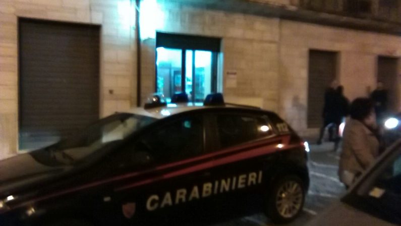 Rapina in un tabacchino nel LametinoFerito uno dei clienti presenti nell'attività 