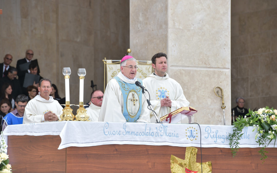 Il vescovo Renzo durante una celebrazione a Paravati