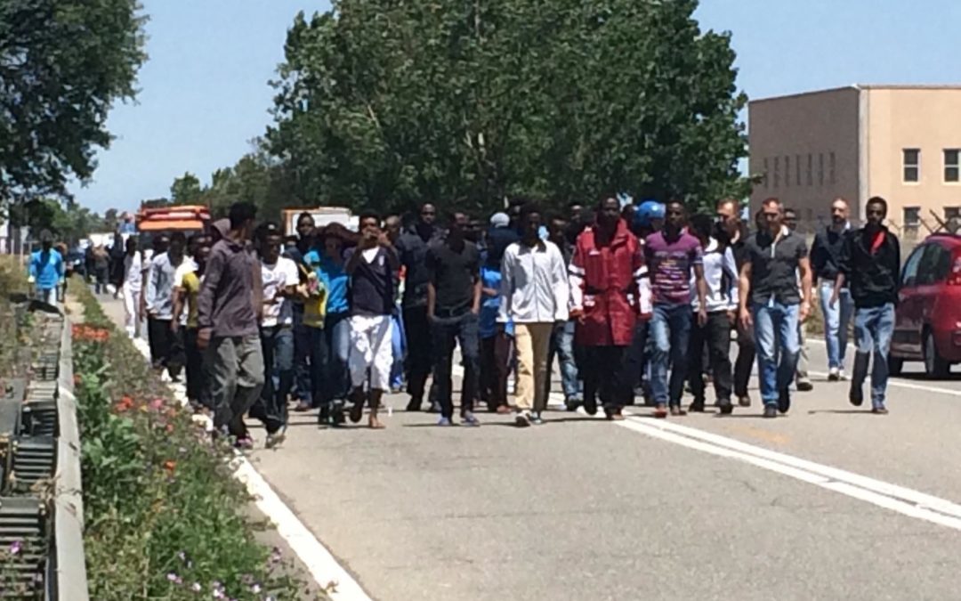 Crotone, protesta al Cara immigrati Sant’Anna  per un ritardo consegna delle sigarette