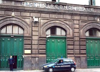 Poggioreale: agente portava droga in carcere, preso