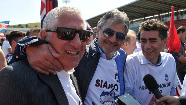 Calcio Serie A, in crisi la favola del CrotoneDopo i risultati guai in società: lascia Gualtieri