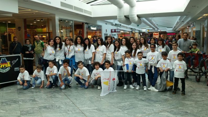 Save the Children, flashmob a RendeI giovani contro la povertà educativa