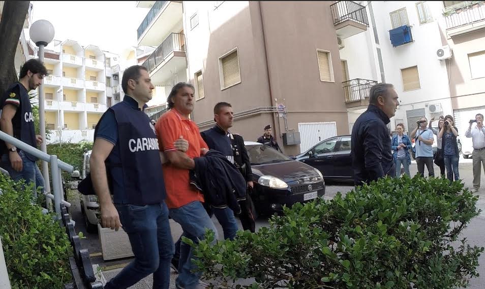 Donna trovata morta nella sua auto in provincia di Cosenza, i carabinieri arrestano un uomo