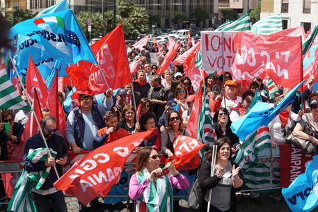 A Napoli corteo docenti e personale Ata