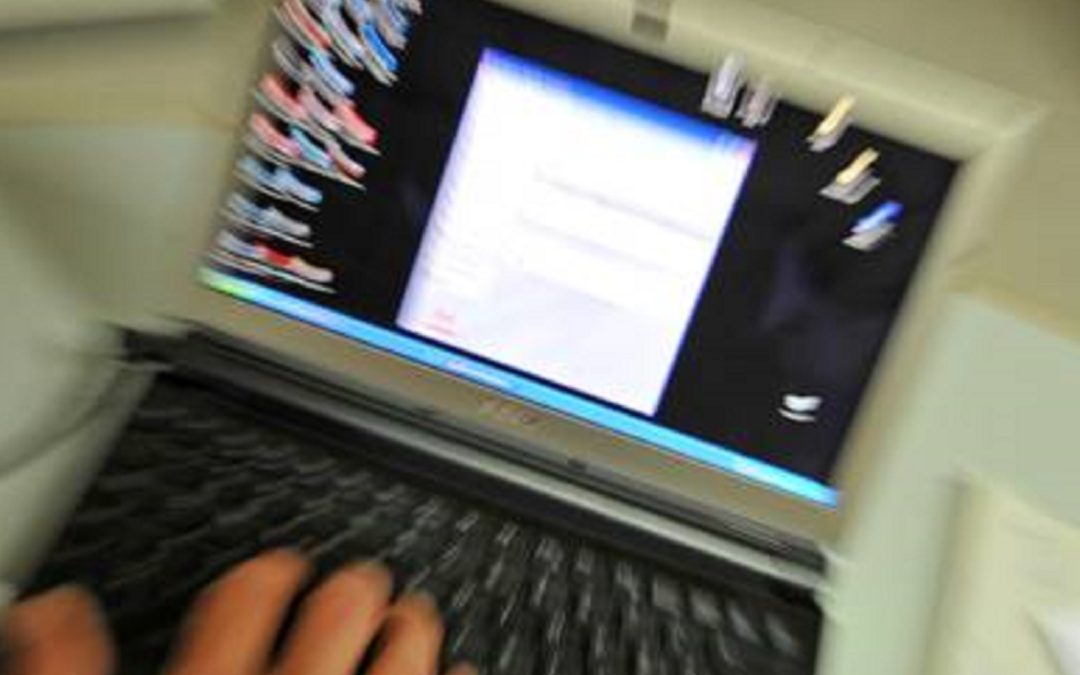 Operazione contro il gioco illegale online a Reggio  Polizia sequestra computer e stampanti