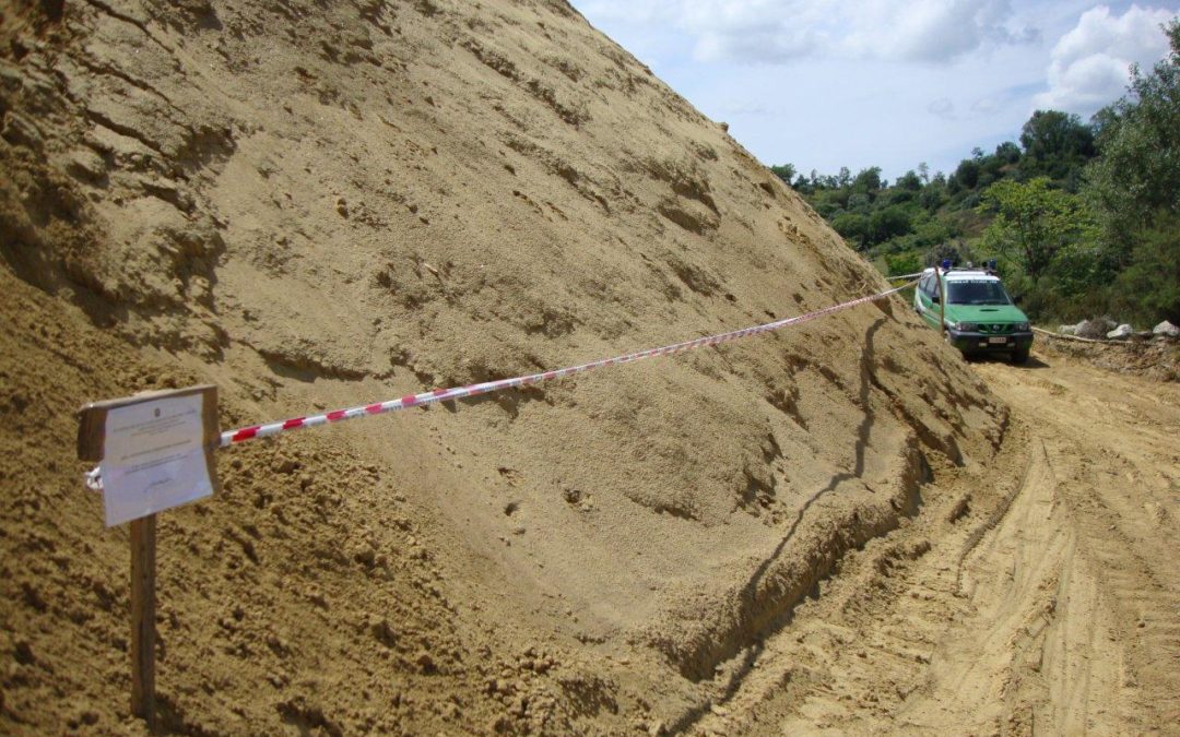 Sbancamento abusivo per realizzare una cava  Sequestrata area nel Cosentino, due denunce
