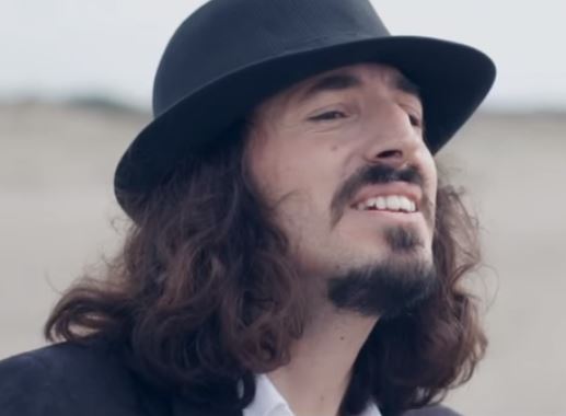 Cantautore calabrese vince gli Akademia Music  “Across the infinity” e il successo di Davide Moscato