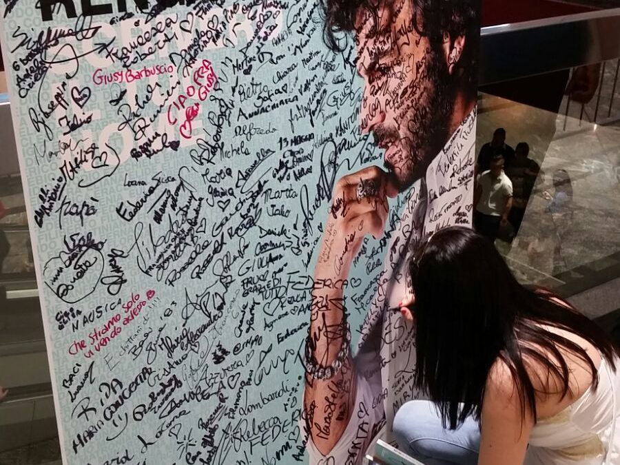 VIDEO – Francesco Renga tra i suoi fan a Rende
