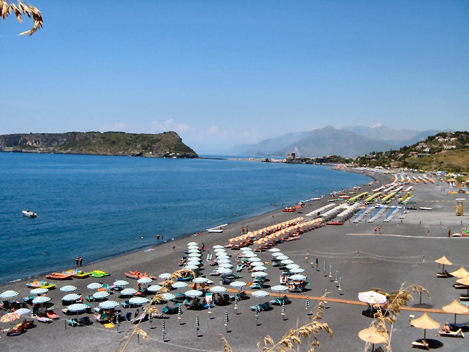 La spiaggia di Praia a Mare, una delle bandiere verdi calabresi