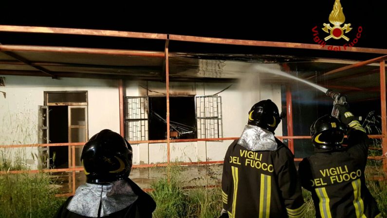 Incendio in un ristorante a CrotoneDistrutti parte della struttura e gli arredi