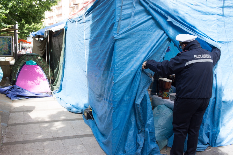 San Gerardo, inizia lo sgombero della tendopoli in viale Dante