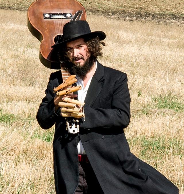 Pronto “l’assalto” al treno: il 22 a Caltri parte lo Sponz Fest di Vinicio Capossela