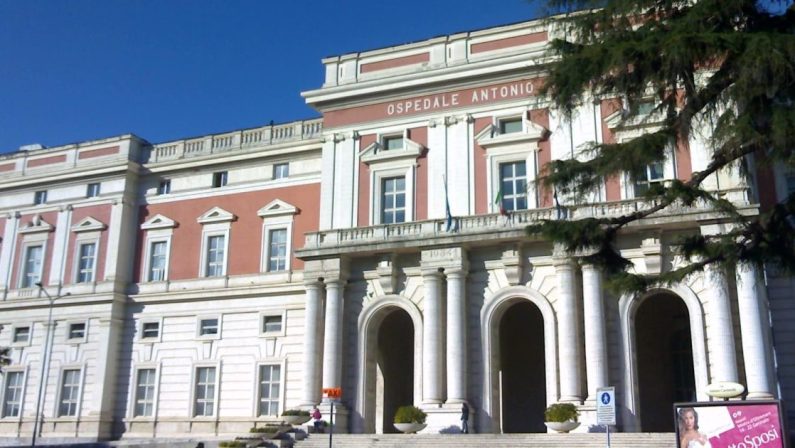 Giallo a Napoli, neonata muore in ospedale: partono le indagini