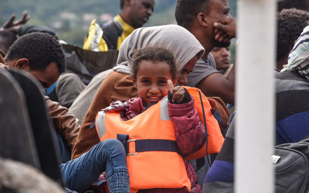 Lo sbarco di alcuni immigrati minorenni