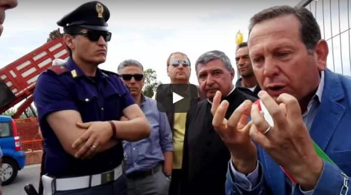 VIDEO – Il sindaco di Torre Mellissa contro la rotatoria  Nuova protesta veemente contro un responsabile Anas