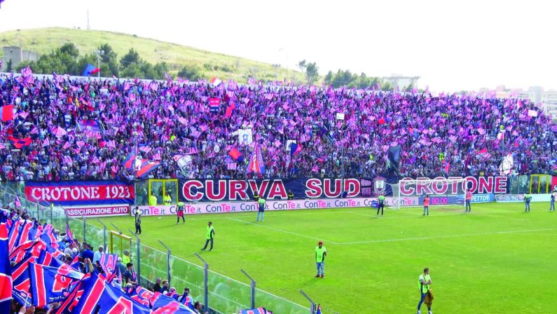 Serie A, il Crotone ingaggia Aleandro Rosi da GenoaCorsi di formazione per steward qualificati allo stadio