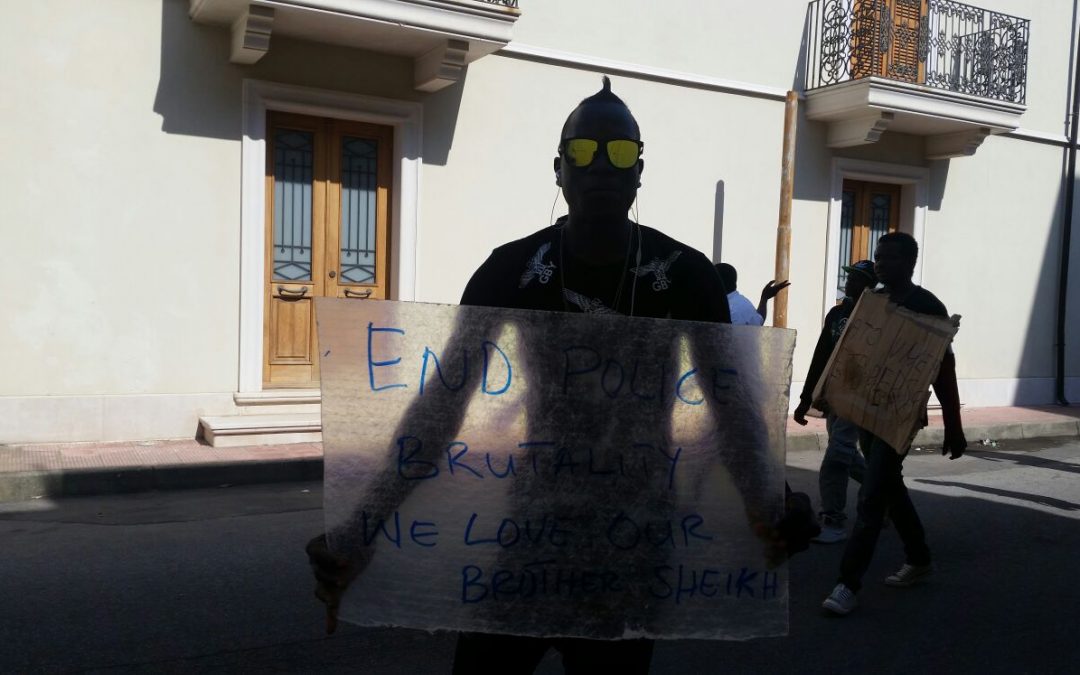 FOTO – Immigrato ucciso a San Ferdinando, esplode la rabbia  Corteo e proteste con centinaia di persone