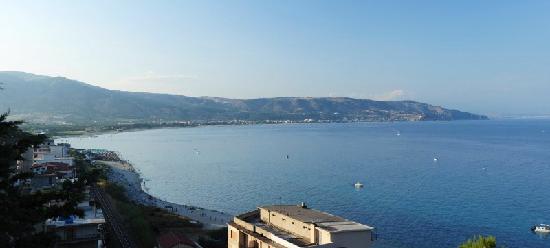 Il mare della Calabria premiata con 7 Bandiere blu  Riconoscimento per Roseto Capo Spulico e Soverato