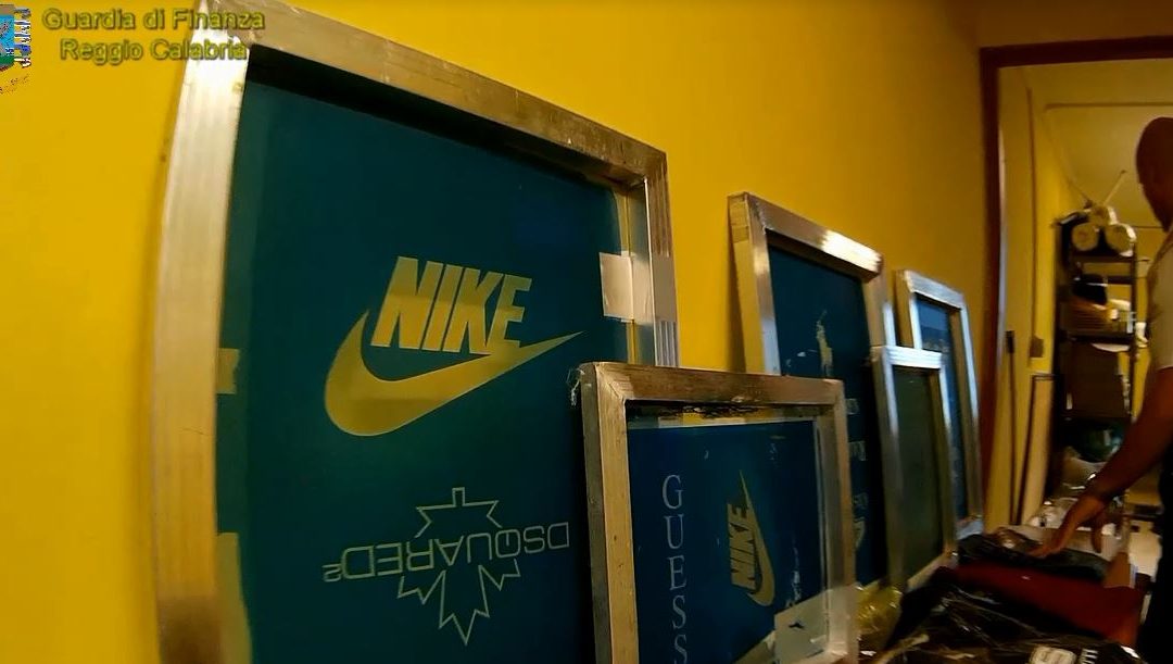 Abbigliamento con marchi contraffatti: 16 arresti, 40 denunce e maxi sequestro da un milione di euro