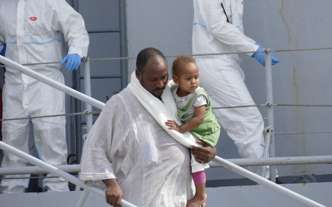 Quasi settecento migranti sbarcati questa mattina al porto di Crotone
