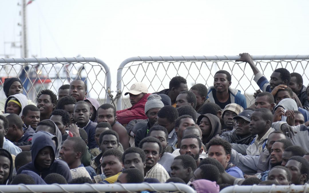 Migranti prima di uno sbarco