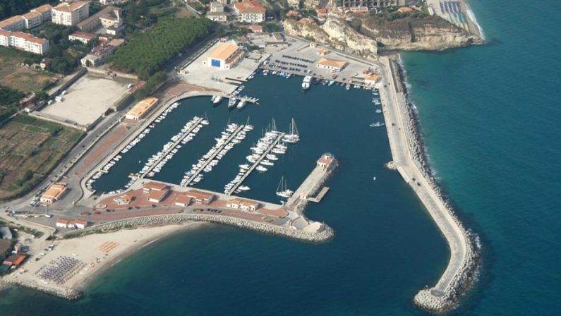 Coronavirus, caso positivo a bordo di una nave ferma al porto di Tropea