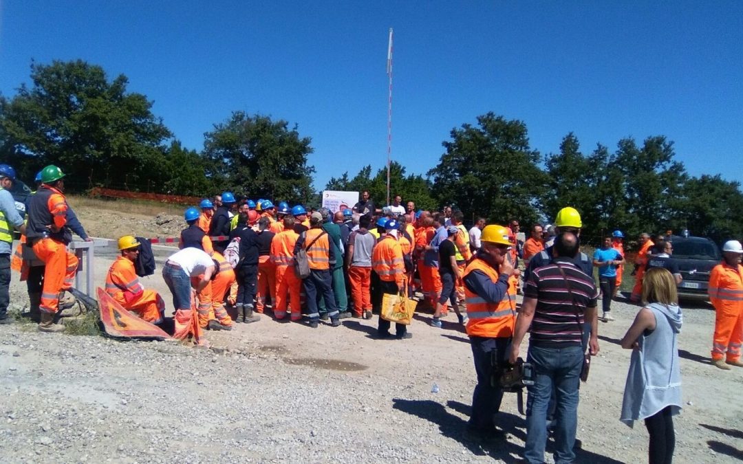 FOTO – Tempa Rossa, il presidio a difesa del lavoro