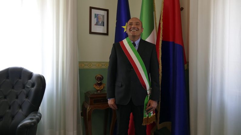 Crotone, grave minaccia al sindaco Pugliese su Facebook«Sindaco ti auguro la stessa fine di Falcone e Borsellino»
