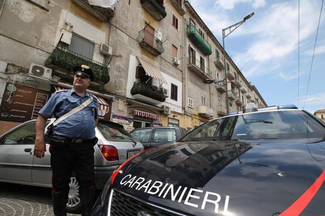 Napoli, aggredisce brutalmente una turista russa 50enne per rapinarla