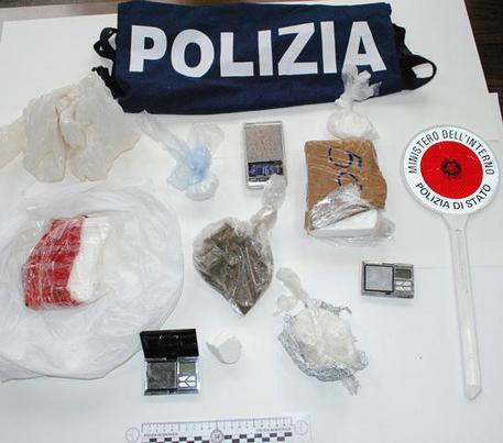 Napoli, la Polizia sequestra ben cinque kili di hashish