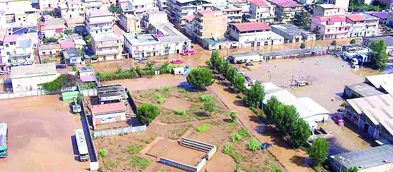 Un'immagine dell'alluvione che colpì il vibonese nel 2006