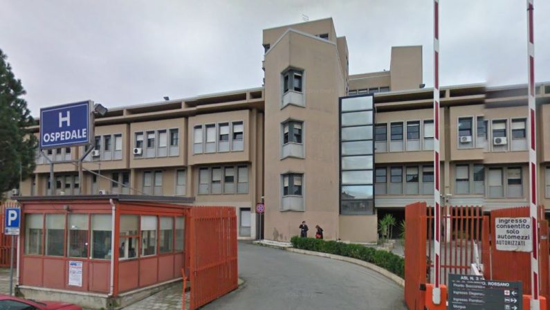 Tensione all'ospedale di Rossano, medico aggredito ha un malore e si accascia