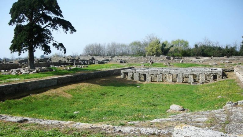 Il Parco Archeologico di Paestum ospita in esclusiva la Performance di scena e maschere LÓGOI I