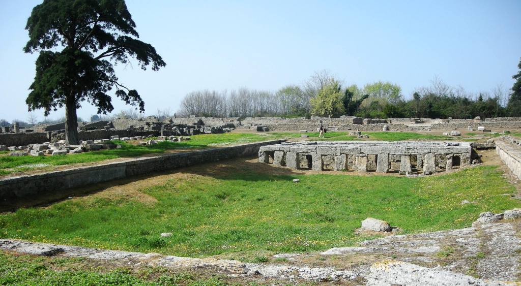 Il Parco Archeologico di Paestum ospita in esclusiva la Performance di scena e maschere LÓGOI I