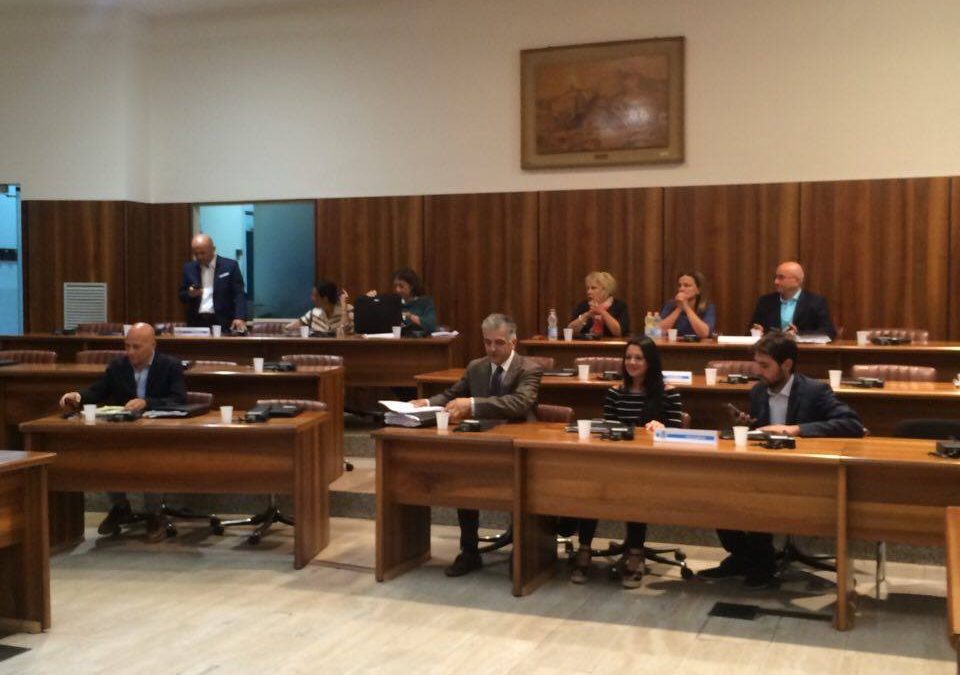 Avellino, otto consiglieri della maggioranza firmano la sfiducia al sindaco: lunedì la resa dei conti in Consiglio