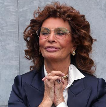 Sophia Loren cittadina onoraria di Napoli: “Tanto amore per questa città”