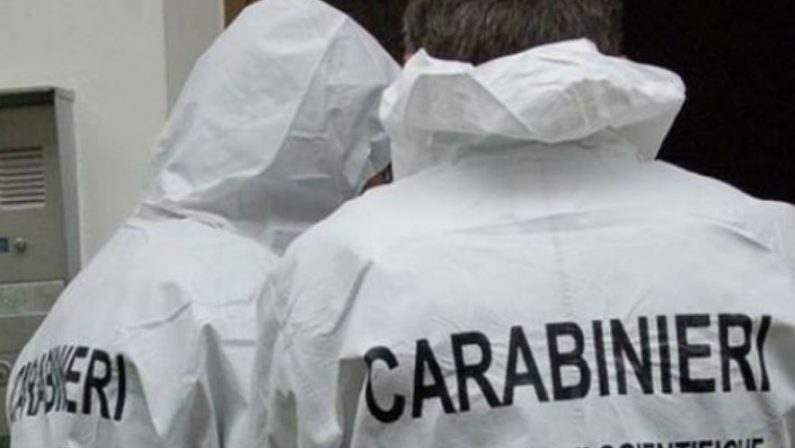 Cadavere carbonizzato trovato in un'auto nel Reggino