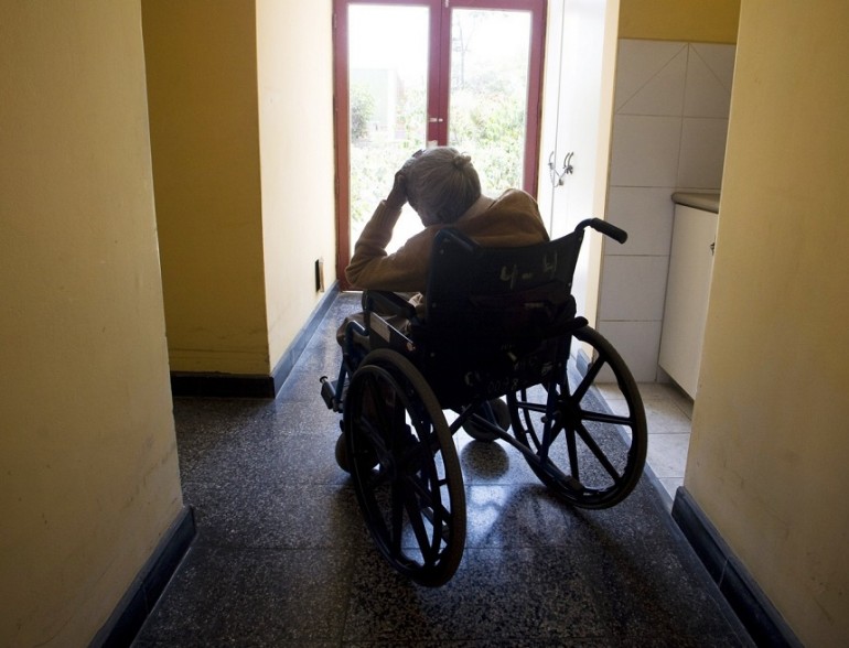 Coronavirus, dodici positivi in una casa di cura del napoletano, trasferiti in ospedale