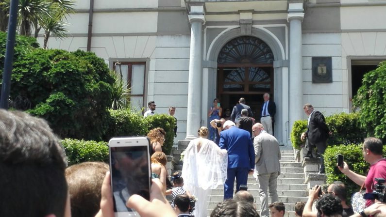 La conduttrice di “Made in Sud” Fatima Trotta sposa a Mercogliano, folla di vip in Irpinia