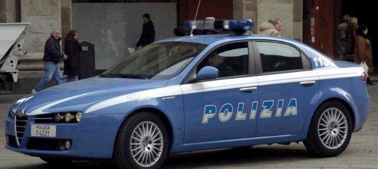 In 4 avrebbero rubato una quarantina di macchine: arrestati topi d’auto in trasferta dalla Puglia