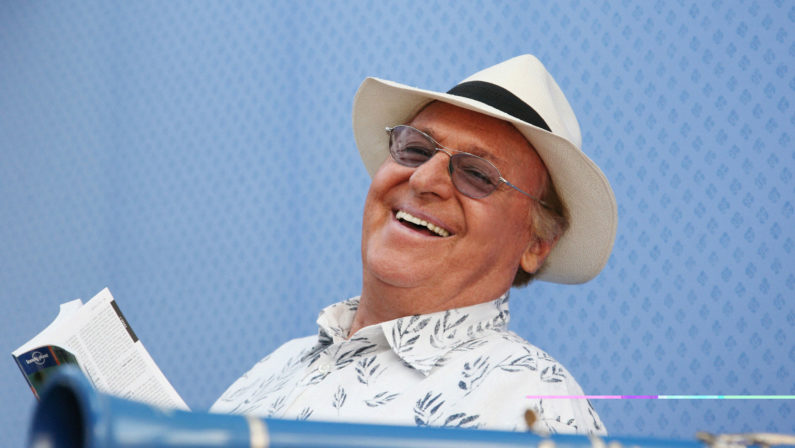 Renzo Arbore si racconta: «Ho vinto la timidezza grazie al jazz, mi ha insegnato a improvvisare nella vita»