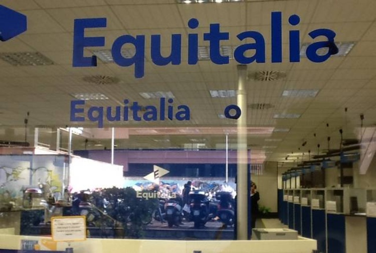 Anche Equitalia “va in vacanza”: in Campania congelate quasi 40mila cartelle