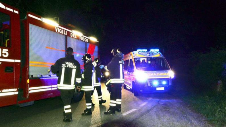 Scontro frontale tra auto e furgone, morta una donna L'incidente nel tratto cosentino della statale 18