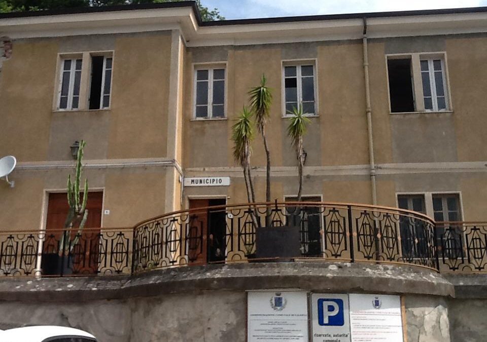 Il palazzo comunale di Falerna